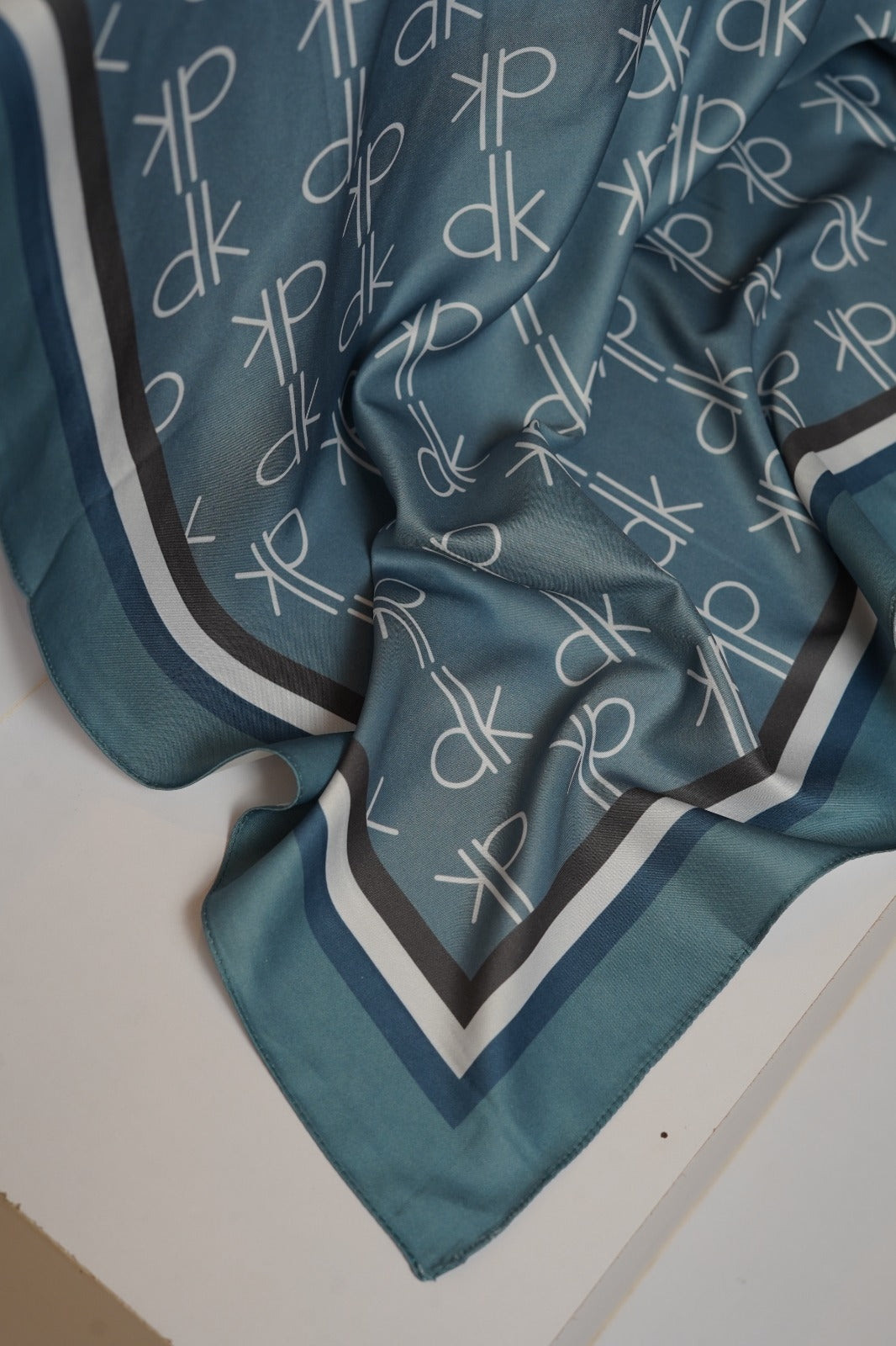 DK Satin - Stone