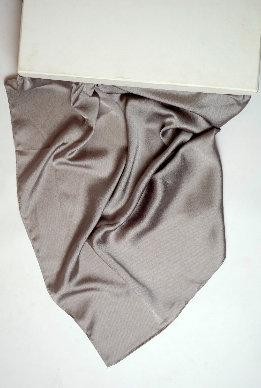 Luxe satin Silk-Trout Gray
