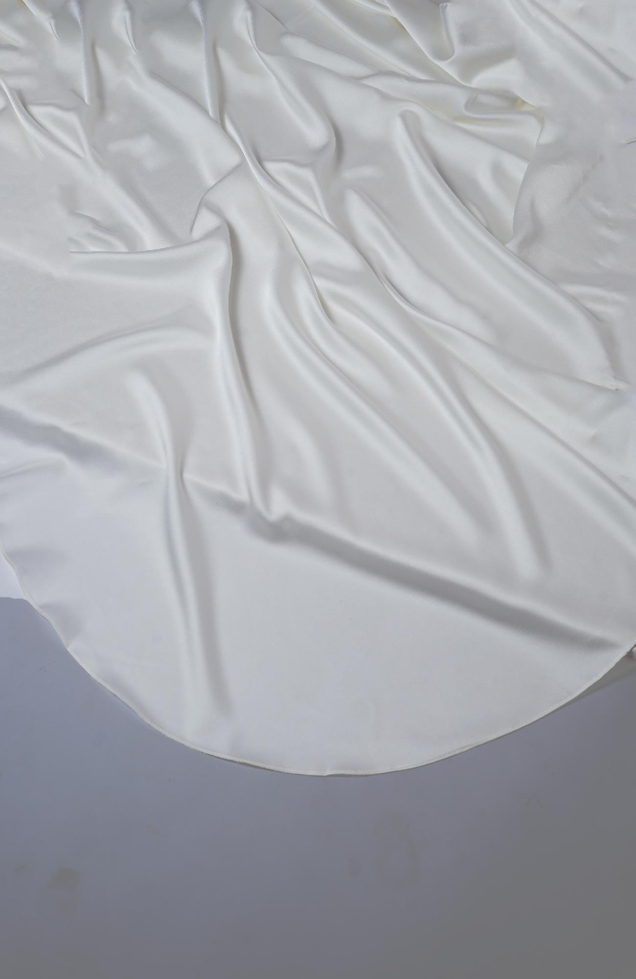 Satin Curve-Glow white