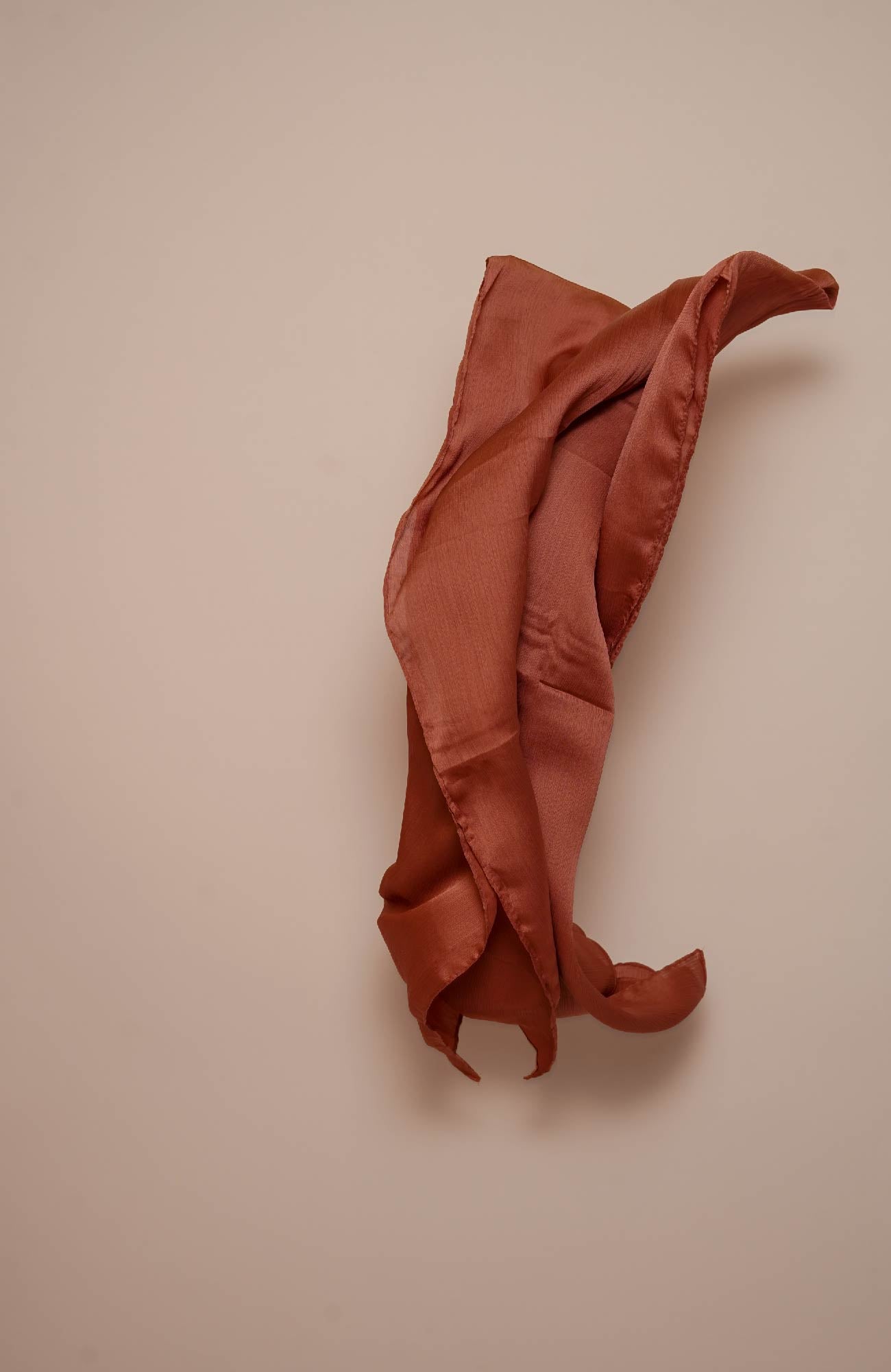 Luxe crinkle Silk Hijab - Warm Taupe