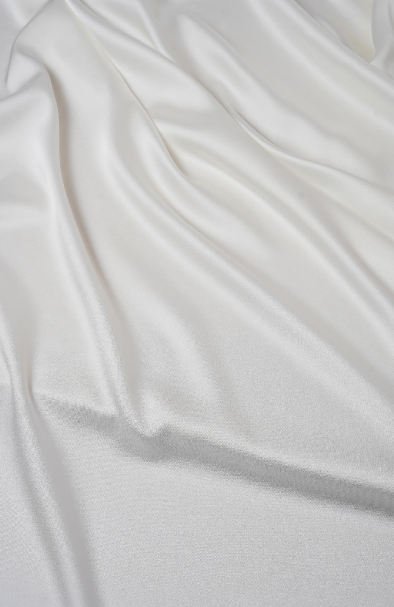 Satin Curve-Glow white