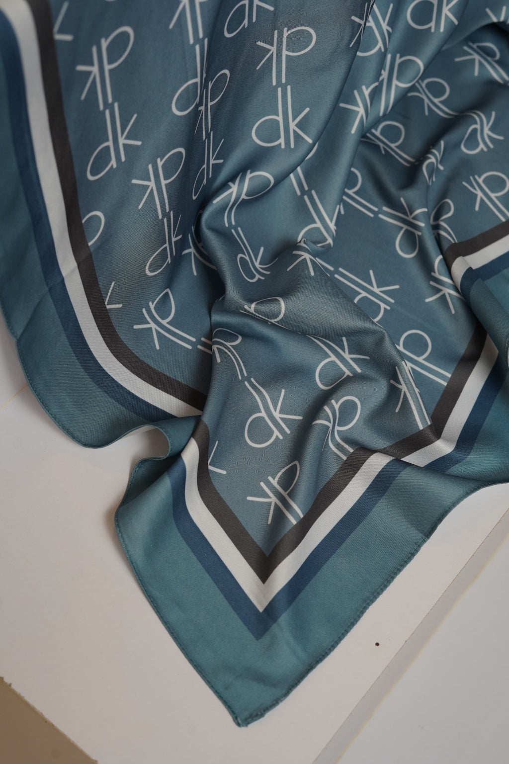 DK Satin - Stone