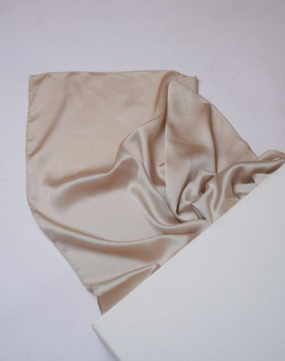 Luxe satin Silk-Latte