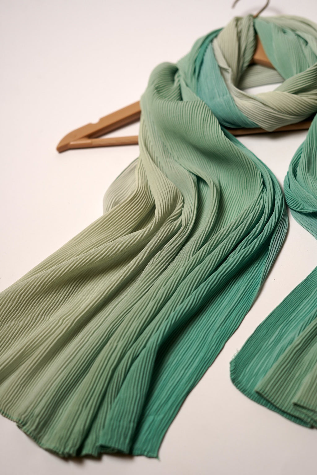Ombre Pleated Hijab-Turquoise Sage