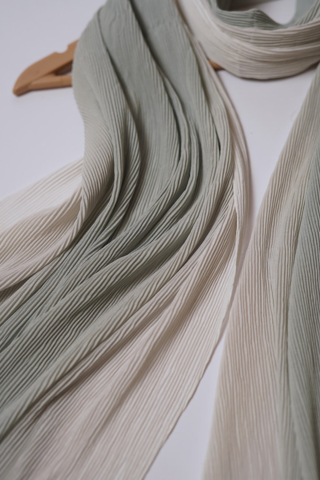Ombre Pleated hijab-Moonlight Jade
