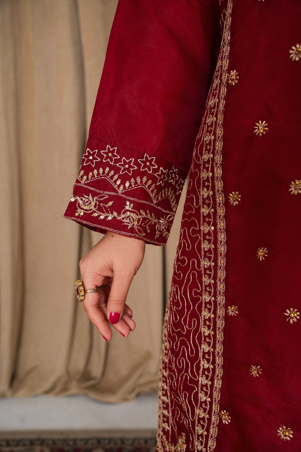 GULNAR (Maroon)
