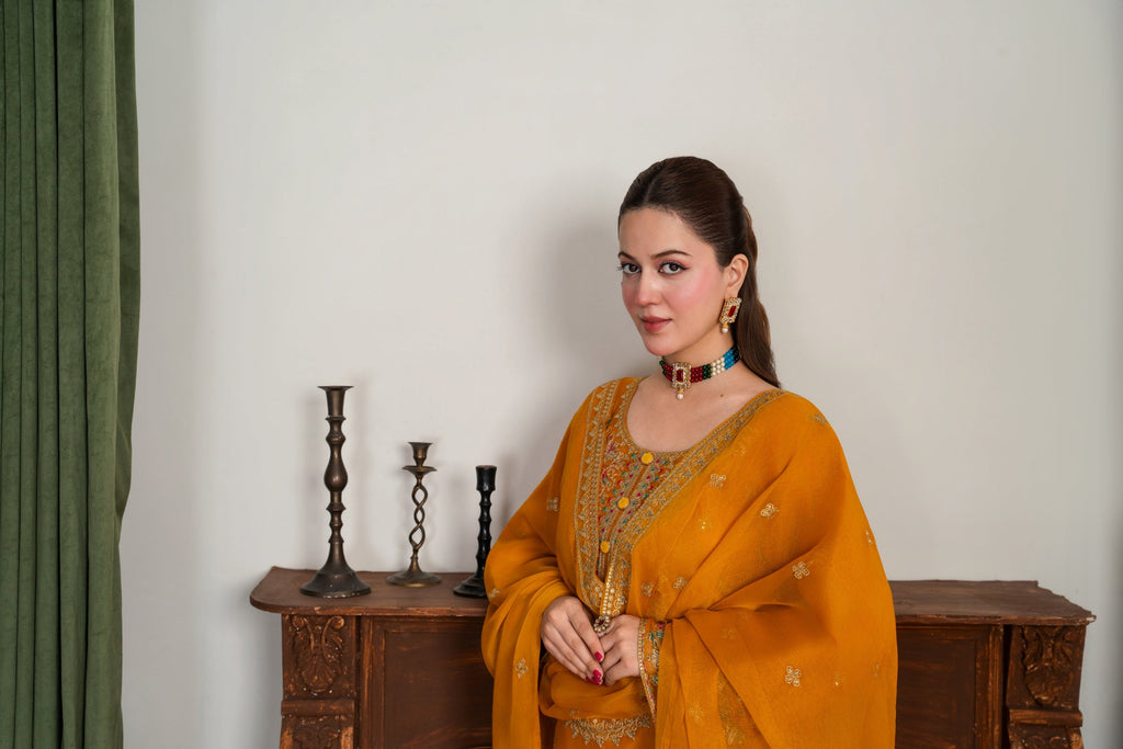 Gul (Yellow Orange)