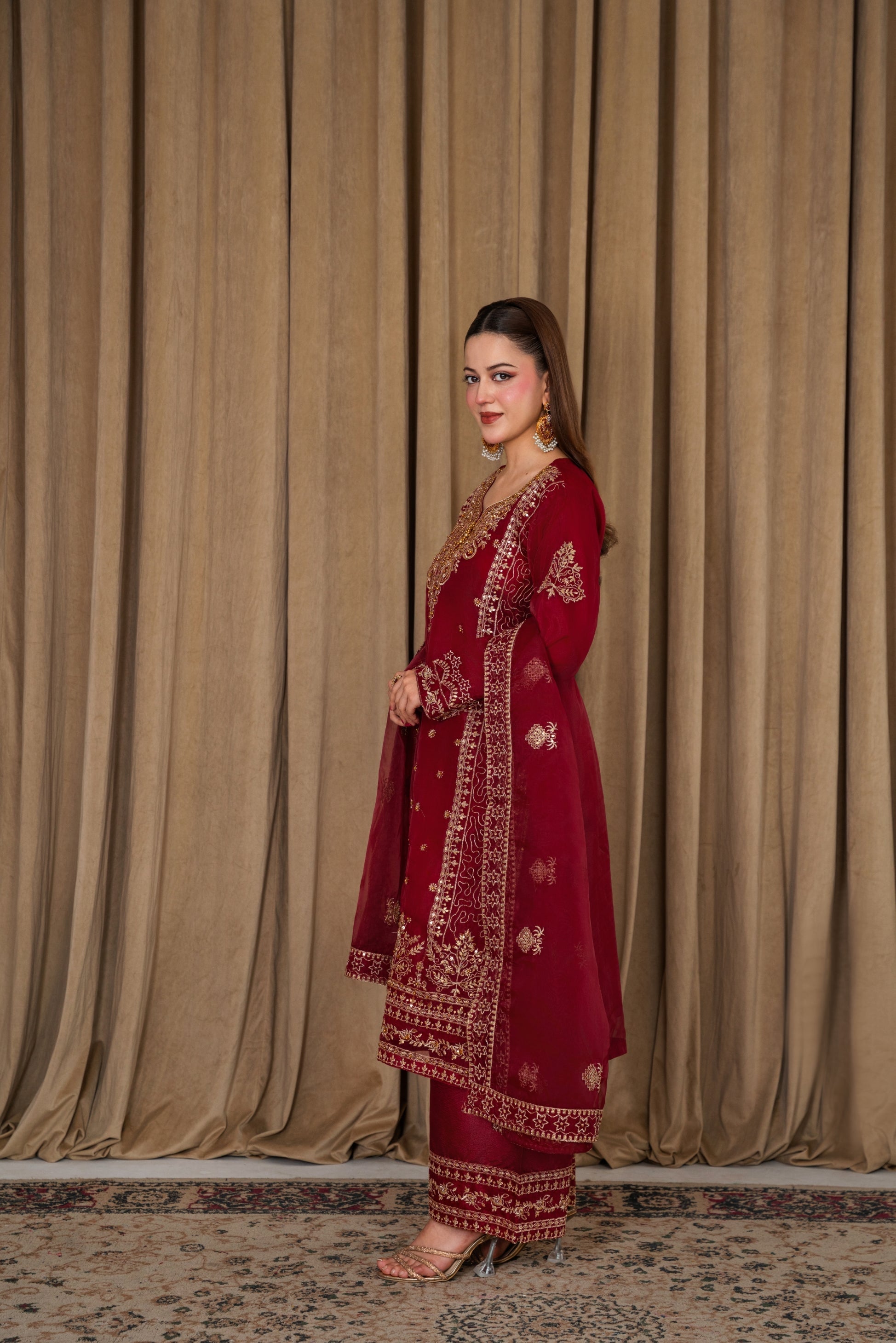 GULNAR (Maroon)